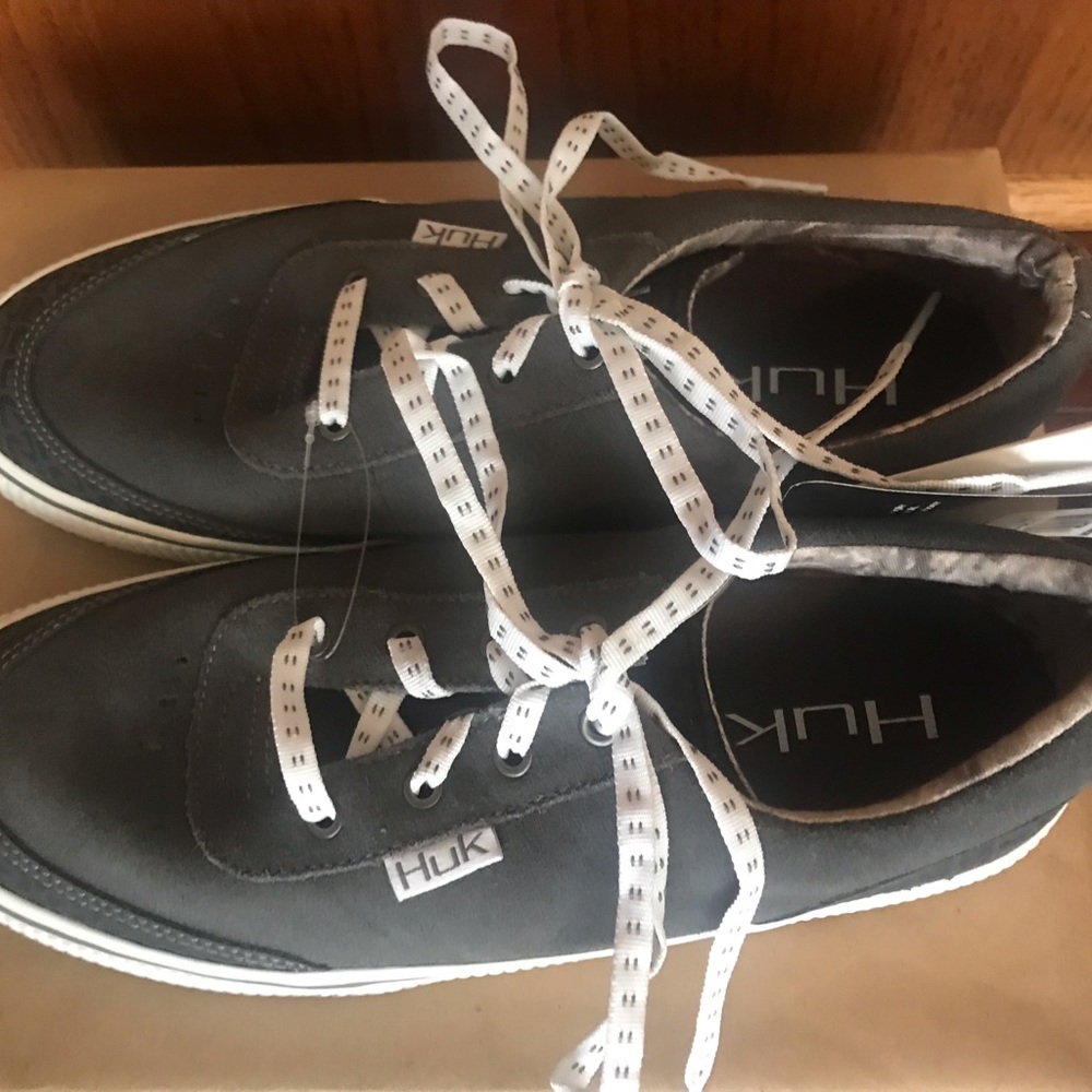 “BRAND-NEW” ON SALE NOW   MEN'S HUK LACE-UP SNEAKERS/ 50% SAVINGS - Picture 9 of 15